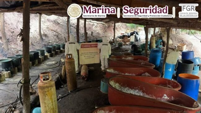 Fuerzas federales desmantelan 'narcolaboratorio' en Durango