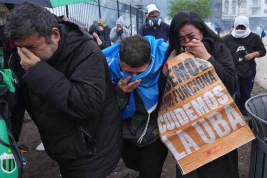 argentina-feroz-represion-contra-marcha-universitaria-deja-decenas-de-heridos-y-detenidos