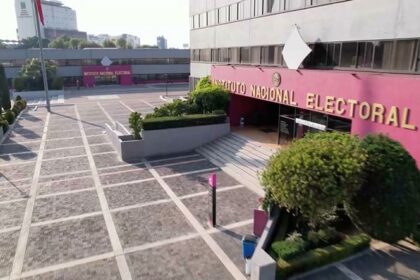 Evacuan sede central del INE por fuga de combustible en gasolinera cercana