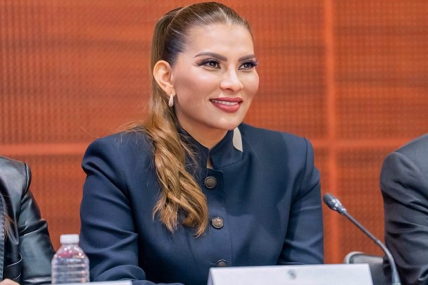 lorenia valles