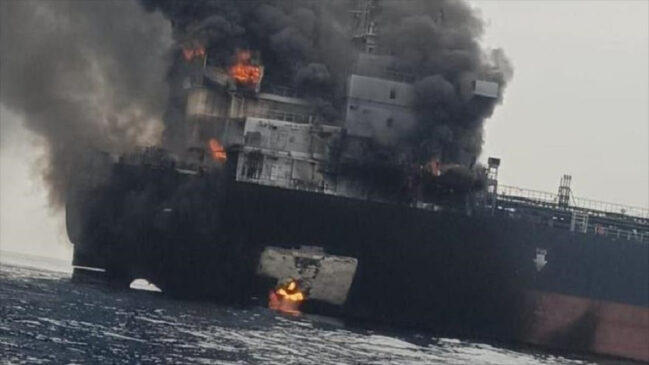 petrolero incendiado (1)