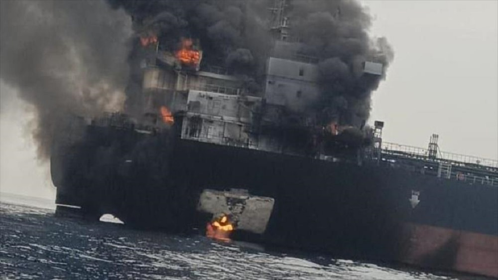 petrolero incendiado (1)
