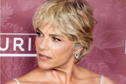 Selma Blair colapsa en pleno vuelo y es detenida  por presunta agresión a dos azafatas e intentar abrir puerta del avión